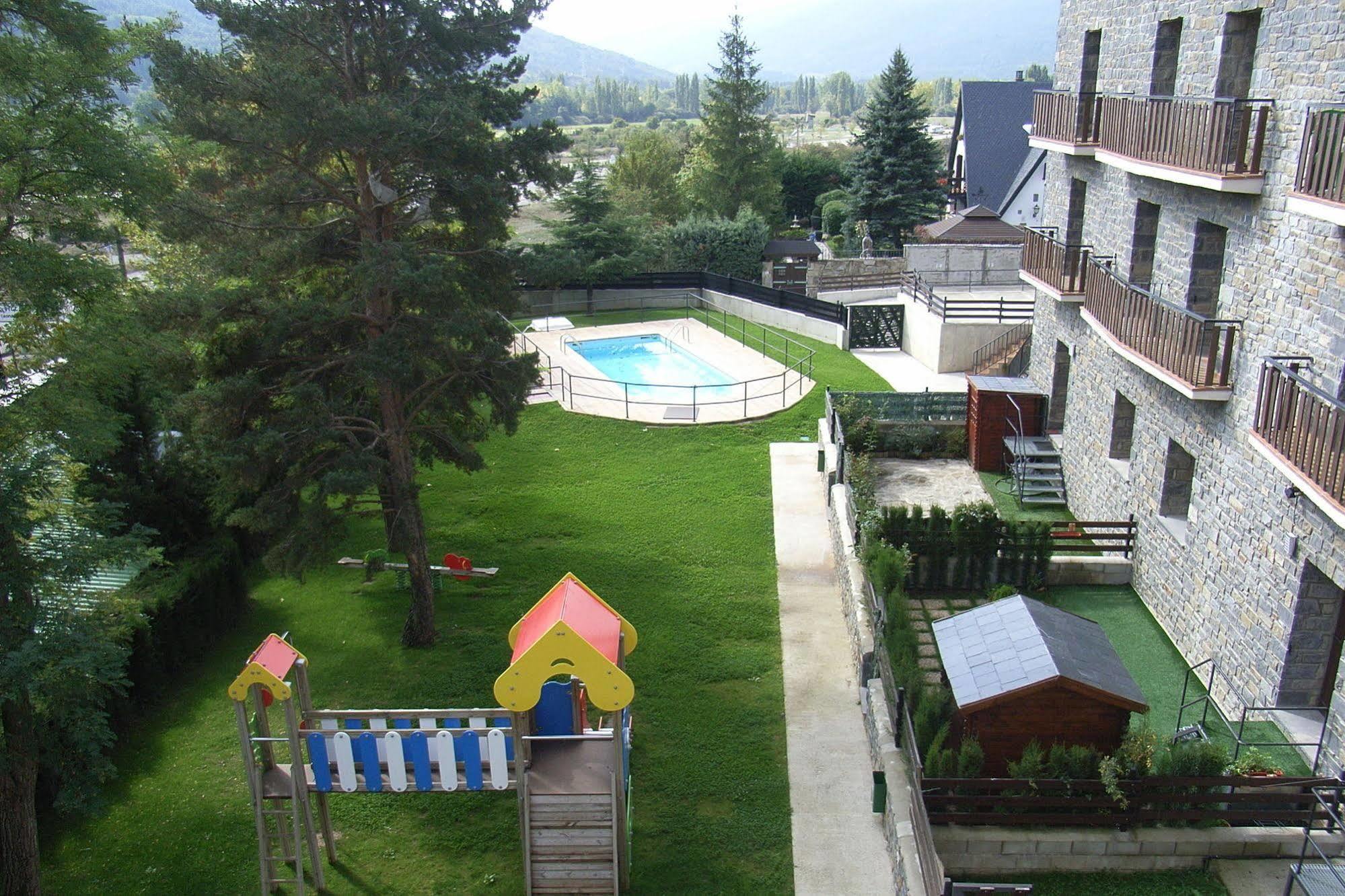 Roca Nevada Resort Villanúa Exterior foto